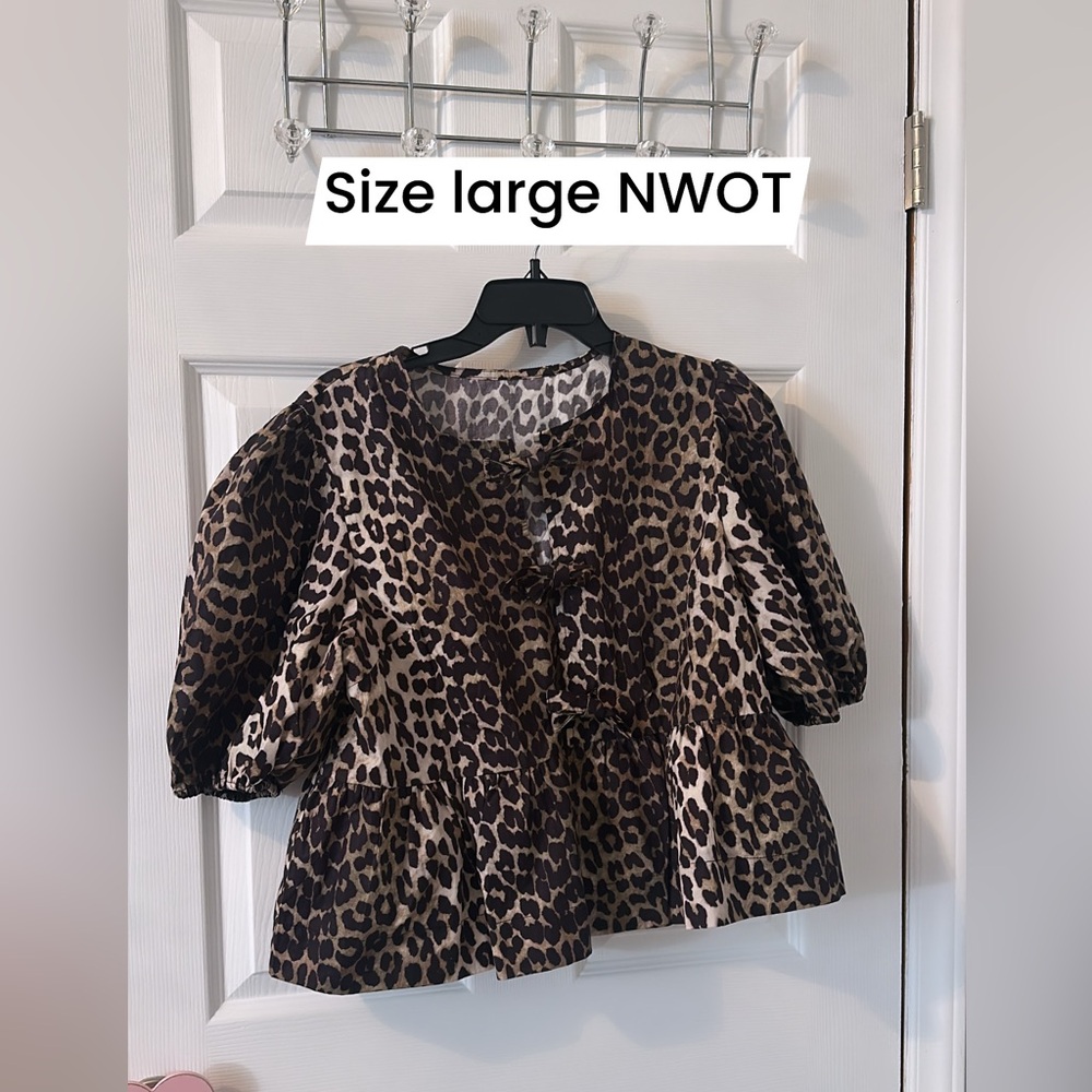 Women’s large cheetah boutique top